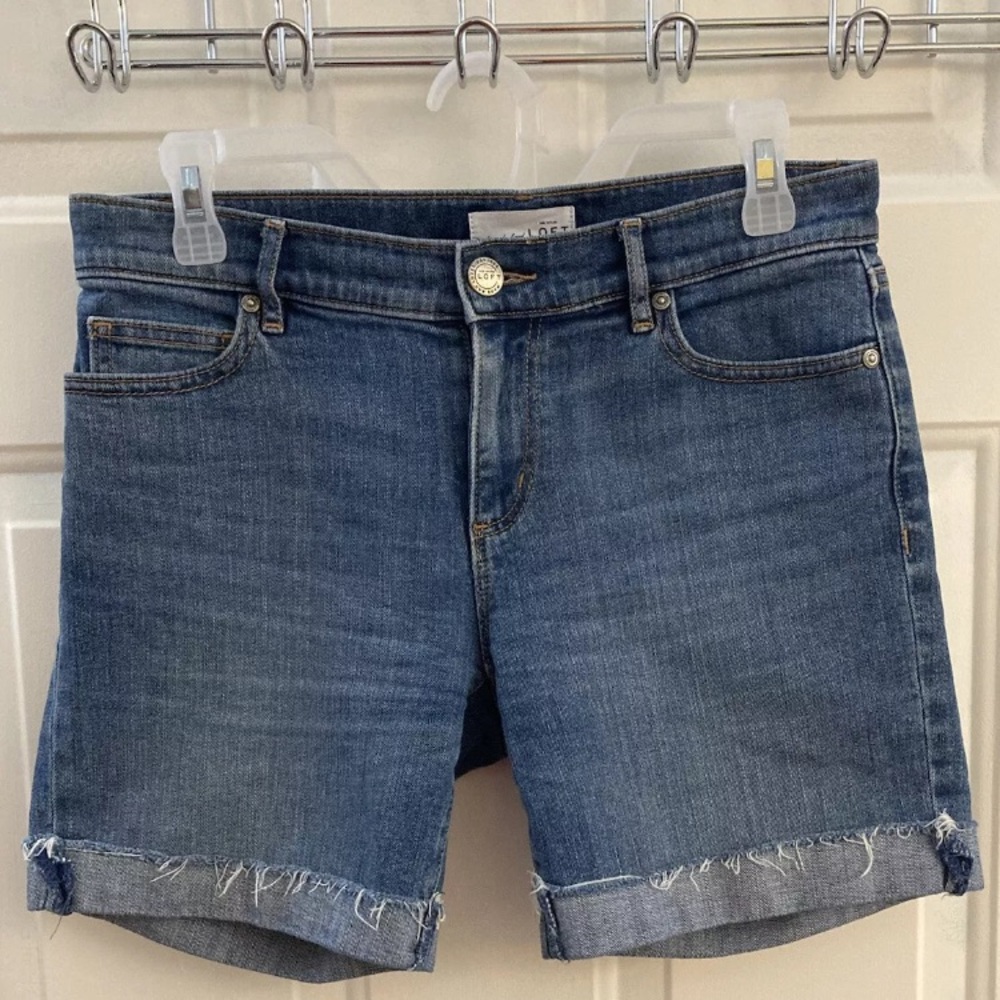 Ann Taylor LOFT 26/2 Denim Shorts, Length 14.5” with cuff EUC 5571